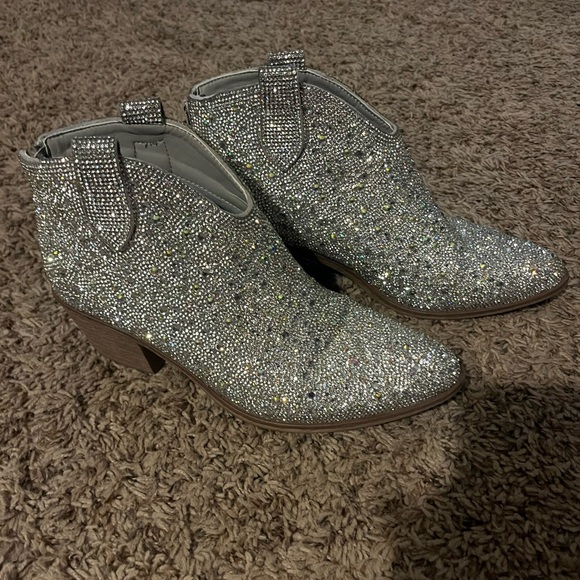 Pierre Dumas Glittering Silver Ankle Booties - Picture 2 of 5